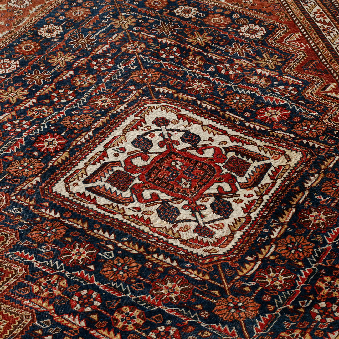 Antique Persian Gashgahi nomadic carpet, with 100% organic colors. Size 140 x 240 cm. In mint condition!