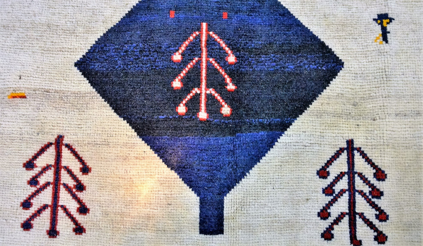 Persian hand-knotted semiantique and unique nomadic carpet from the Gashgahi tribe. Size ca 130x180 cm.