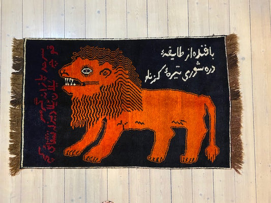Semiantique Persian nomadic Gashgahi lion carpet. A one of a kind! Size ca 80x150cm