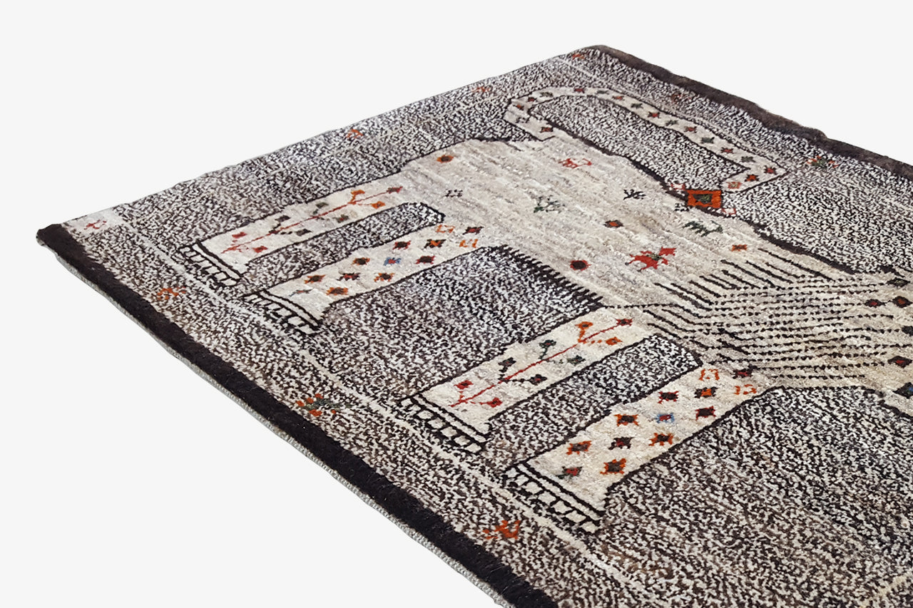A high quality Persian hand-knotted nomadic Gashgahi carpet. Size 80x120
