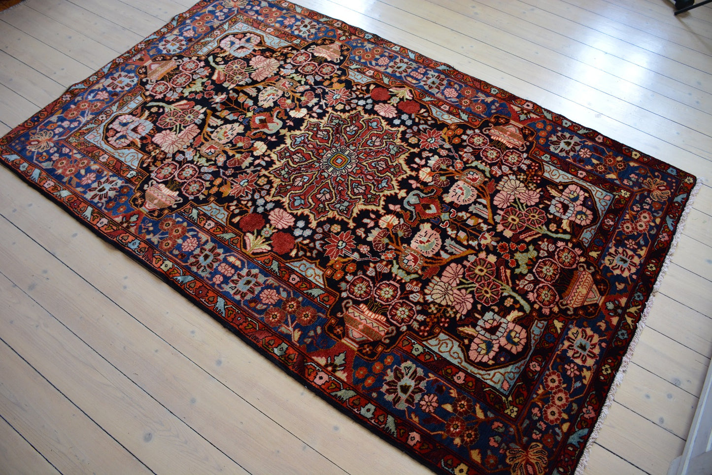 SEMIANTIQUE PERSIAN NAHAVAND CARPET OF THE HIGHEST QUALITY ca 128 x 224 cm