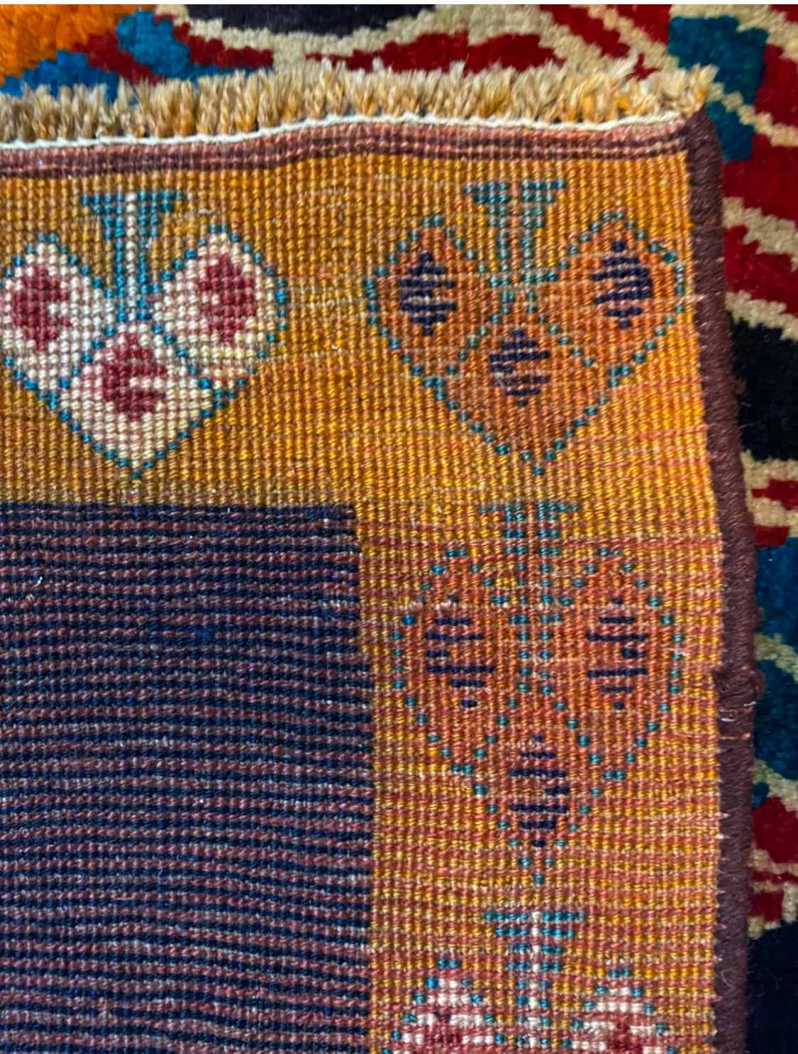 A unique rare Persian Gashgahi nomadic lion carpet, size ca 140 x 200 cm. Amazing wool and color setting! Leo Persicus!