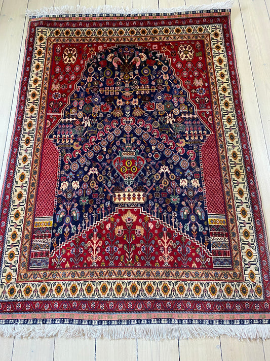 A brand new and very rare Gashgahi nomadic carpet of the highest quality! Size ca 100 x 150 cm.