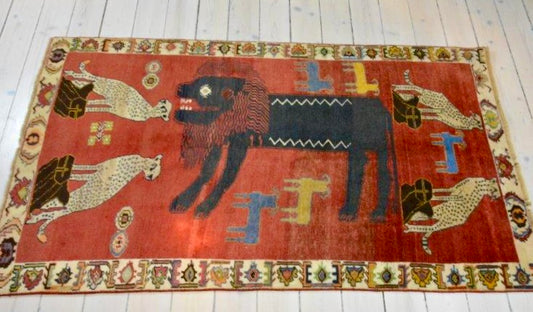 Semiantique Gashgahi nomadic carpet, size ca 130 x 180 cm. Very rare!