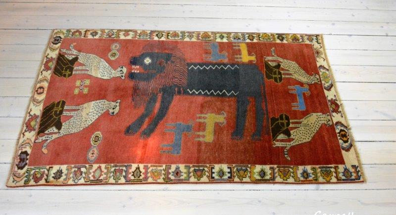 Semiantique Gashgahi nomadic carpet, size ca 130 x 180 cm. Very rare!