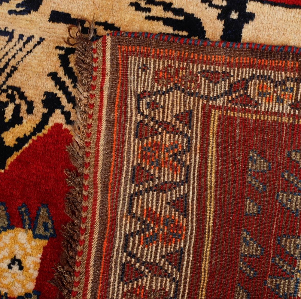 Persian handmade semiantique Gashgahi Lion carpet. Size 138 x 205 cm. Mint condition!