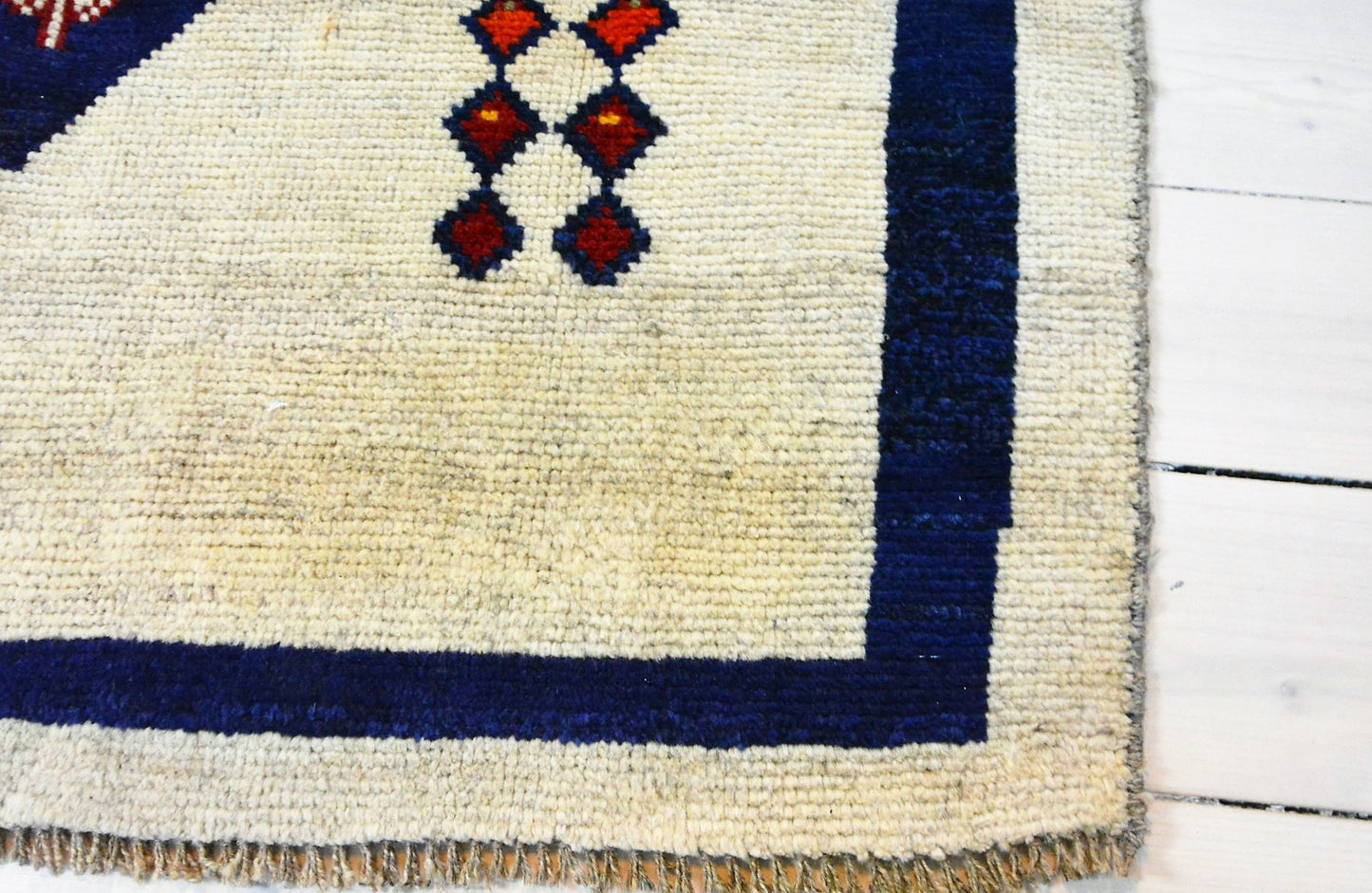 Persian hand-knotted semiantique and unique nomadic carpet  from the Gashgahi tribe. Size ca 130x180 cm.