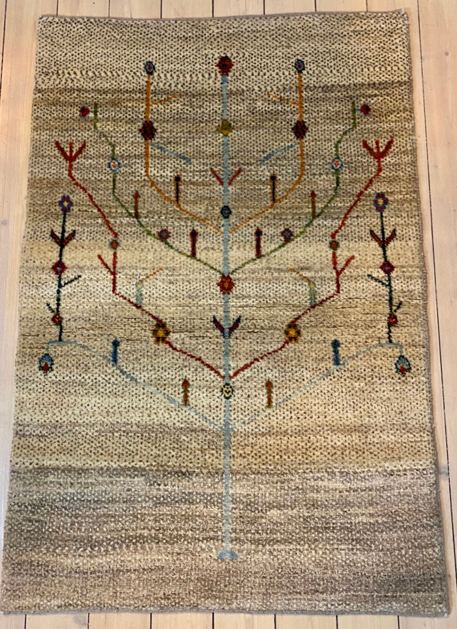 Brand new Gashagai nomadic carpet with amazing colors, and of the higest quality. Size about 100 x 150 cm