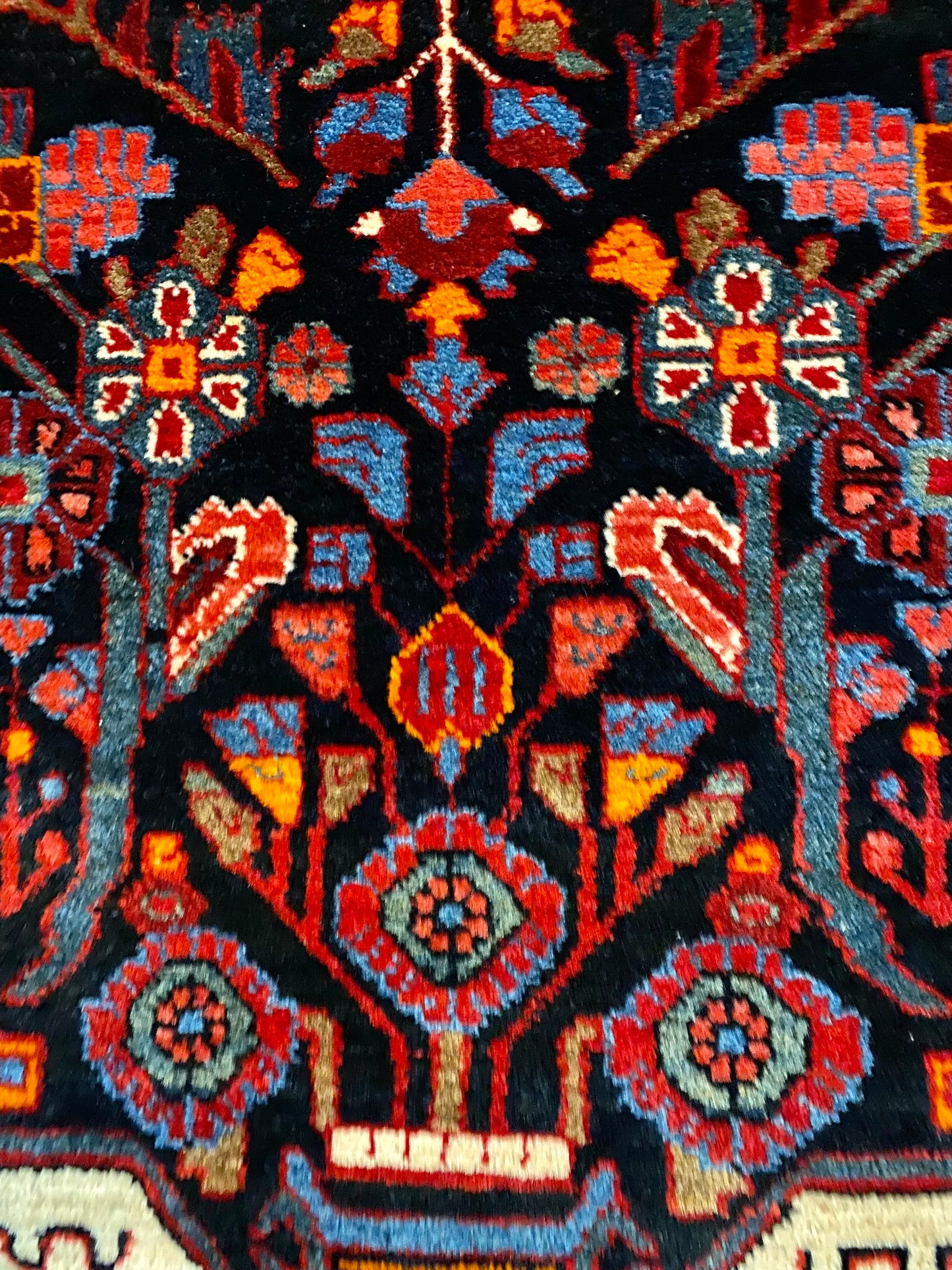 Nahavand Persian handmade carpet with a wounderful color setting, in mint condition, size 148 x 198 cm!