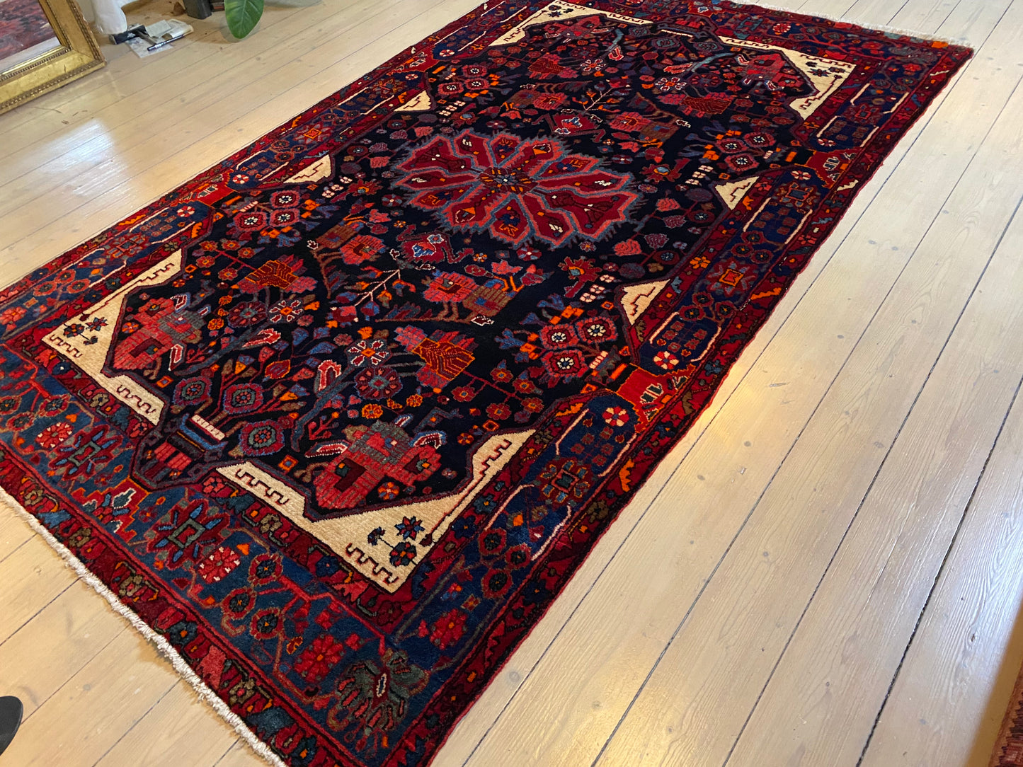 Nahavand Persian handmade carpet with a wounderful color setting, in mint condition, size 148 x 198 cm!