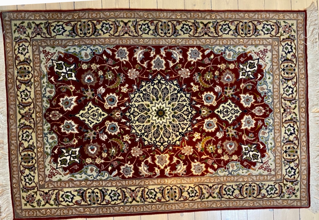 Persian Tabris made of pure kork wool, with silk inlays. Size 100 x 150 cm.