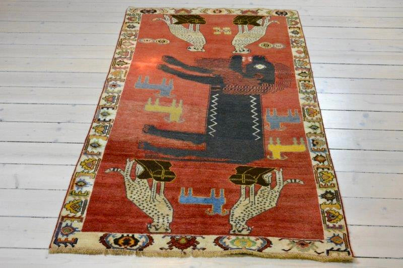 Semiantique Gashgahi nomadic carpet, size ca 130 x 180 cm. Very rare!