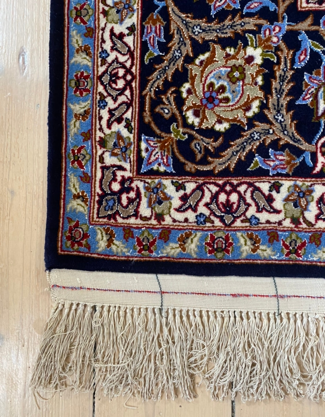 Isfahan handmade carpet of pure korkwool with silkwarp, and silk inlays. Size ca 150 x 240 cm