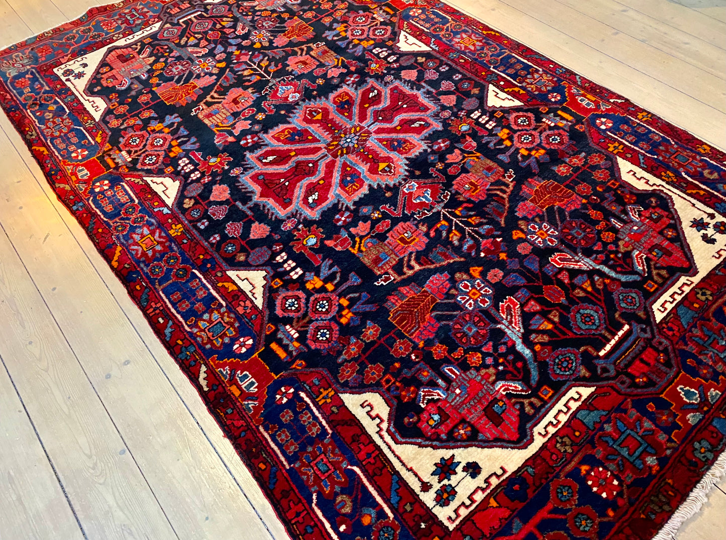 Nahavand Persian handmade carpet with a wounderful color setting, in mint condition, size 148 x 198 cm!