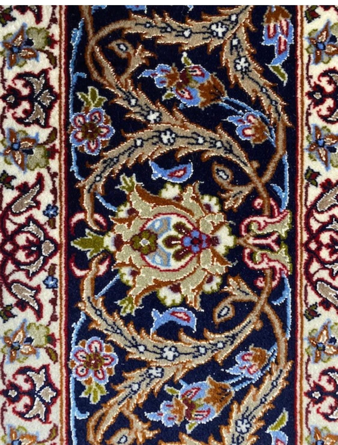 Isfahan handmade carpet of pure korkwool with silkwarp, and silk inlays. Size ca 150 x 240 cm