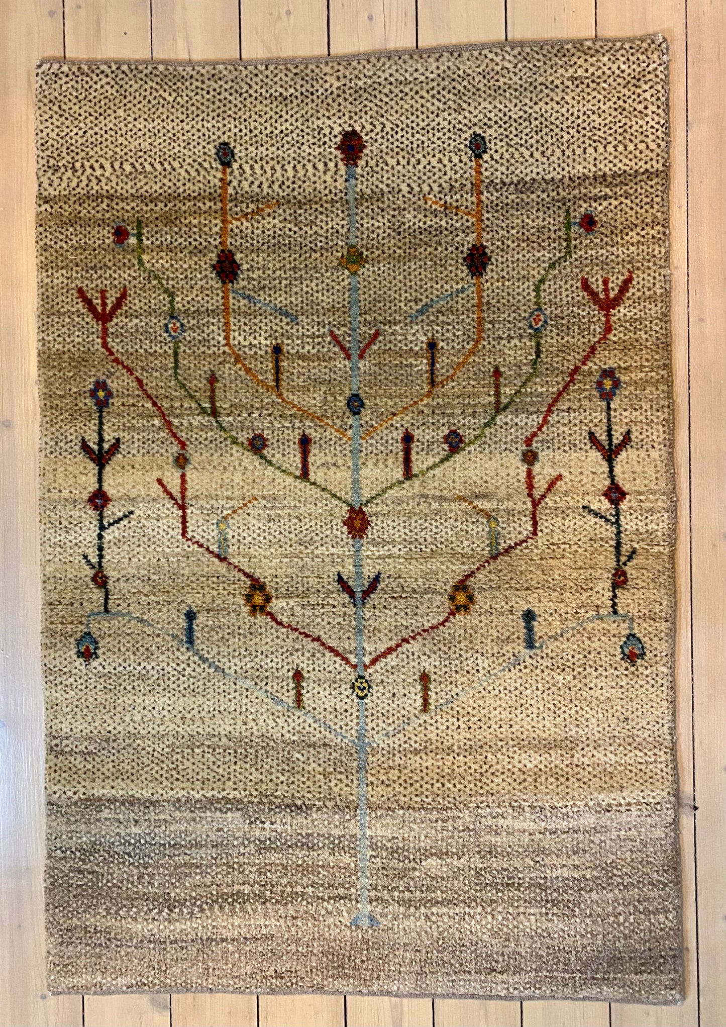 Brand new Gashagai nomadic carpet with amazing colors, and of the higest quality. Size about 100 x 150 cm