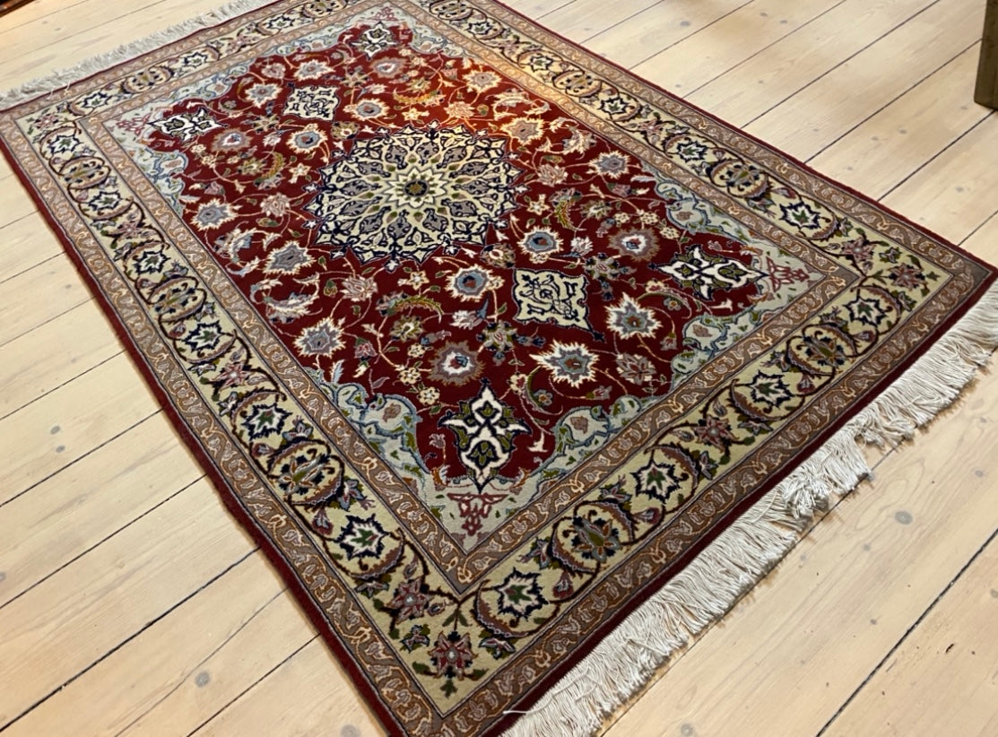 Persian Tabris made of pure kork wool, with silk inlays. Size 100 x 150 cm.